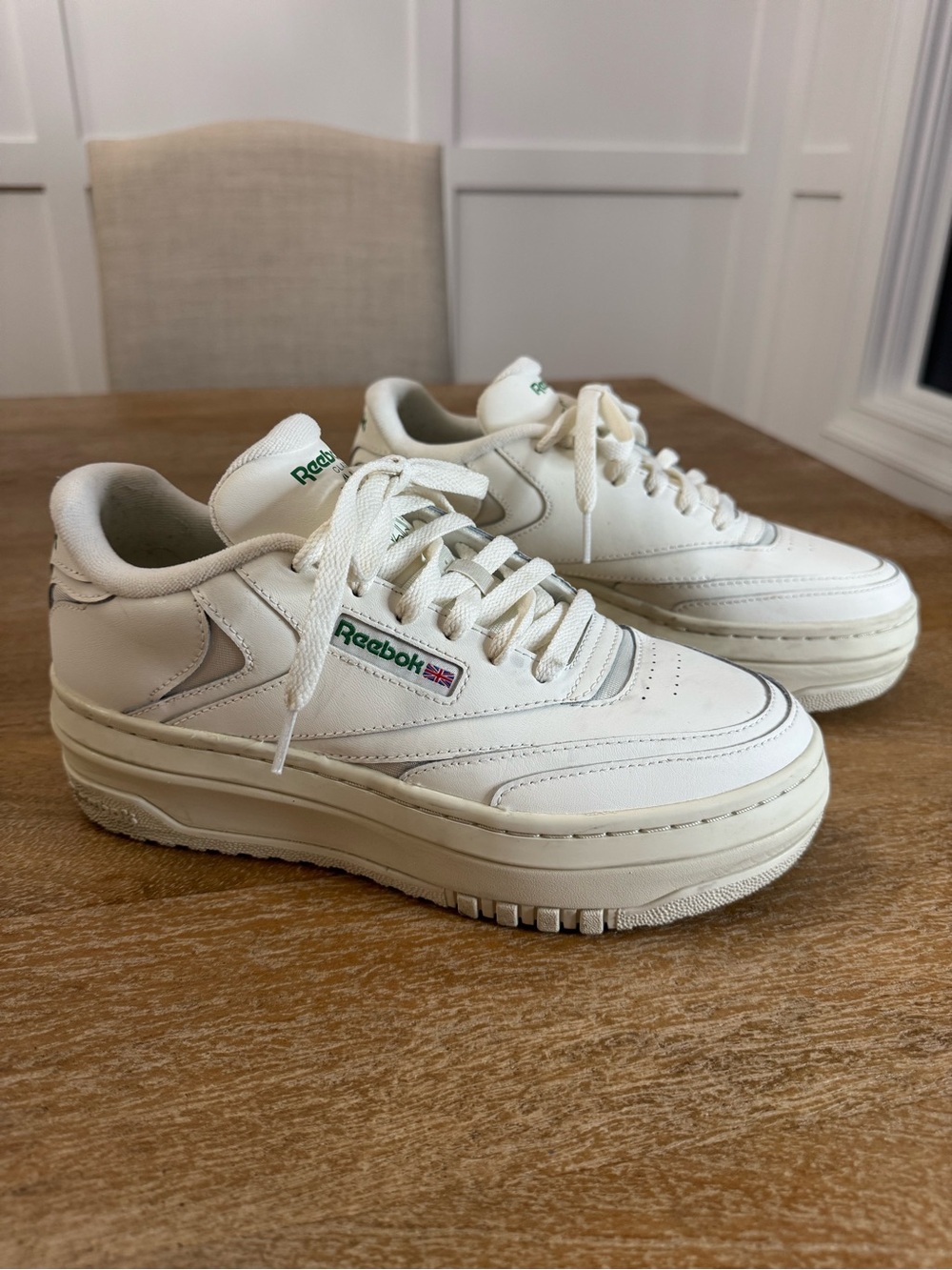 Reebok White Platform Leather Sneakers with Green Logo women’s 8 - Picture 1 of 4